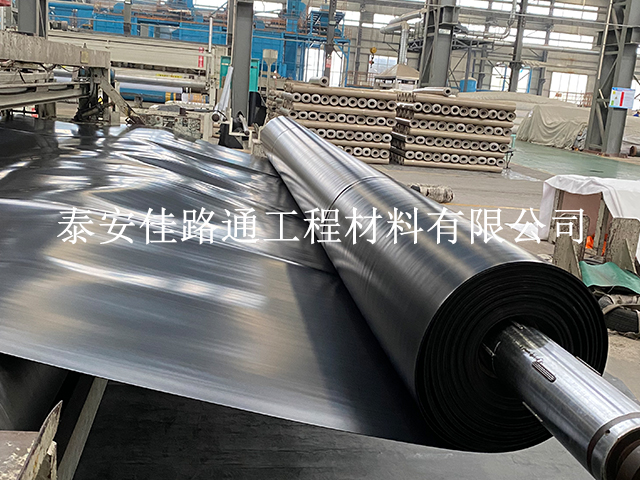防滲土工膜施工中如何及時(shí)修復(fù)破損情況？