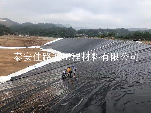 hdpe防滲土工膜各個工序須嚴(yán)格仔細