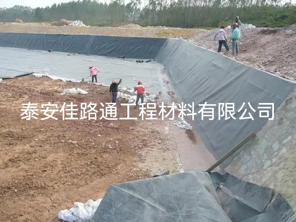 污水處理防滲膜施工鋪設(shè)細節(jié)至關(guān)重要