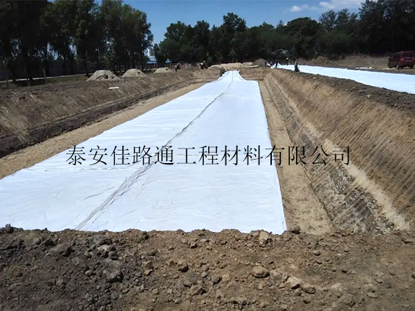 人工湖防滲膜焊接鋪貼方法:簡(jiǎn)潔高效的新技術(shù) 人工湖防滲膜焊接鋪貼方法:簡(jiǎn)潔高效的新技術(shù)