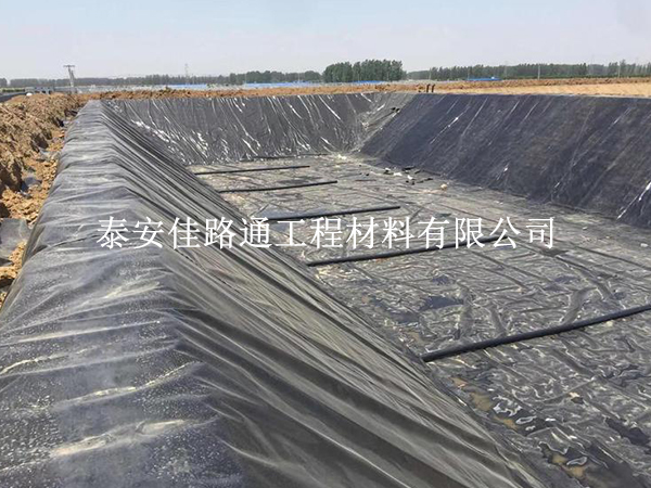 垃圾填埋場防滲膜斜坡鋪設(shè):細節(jié)決定成敗 垃圾填埋場防滲膜斜坡鋪設(shè):細節(jié)決定成敗