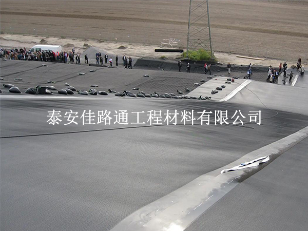 污水處理防滲膜裁剪不浪費(fèi)還防漏？5 個(gè)關(guān)鍵技巧